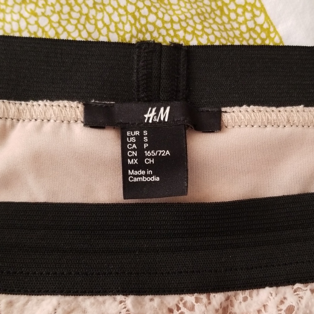 H&M Skirt - Picture 3 of 5